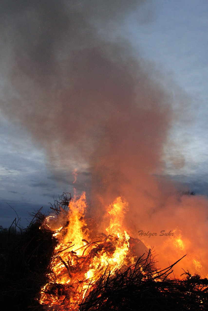 Bild 46 - Osterfeuer 2012